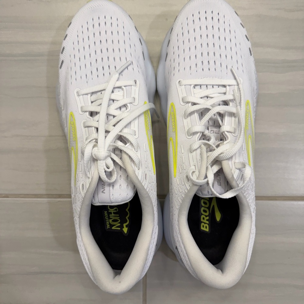 NWOT Mens Brooks Glycerin 20 Running Shoes size 10.5